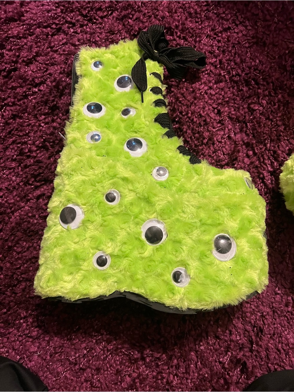 DEMONIA monster fuzzy platform boots, size 7 💚